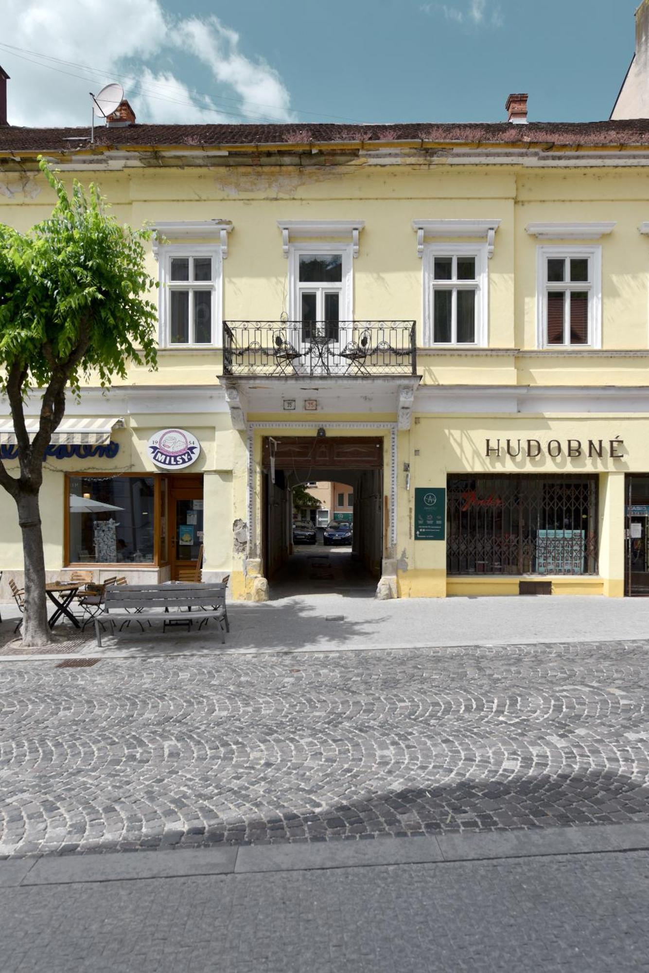 Apartman S Balkonom Trenčín Eksteriør billede